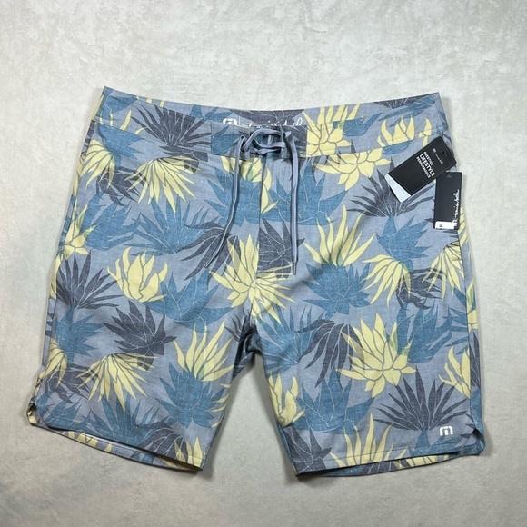 NWT Travis Mathew 42W Lifestyle Palm Floral Pattern Stretch Band Trunks Swim - Picture 1 of 13